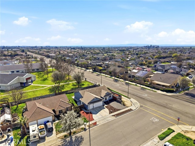 Detail Gallery Image 9 of 51 For 865 Avalon Dr, Lemoore,  CA 93245 - 5 Beds | 2 Baths