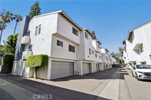 Detail Gallery Image 23 of 37 For 12390 Chandler Bld #J,  Valley Village,  CA 91607 - 3 Beds | 2/1 Baths