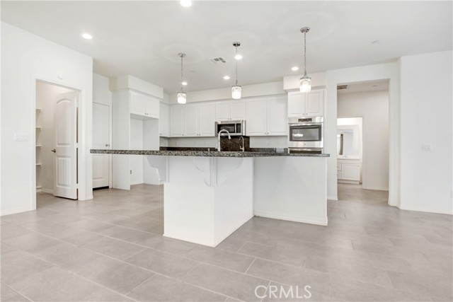 Detail Gallery Image 5 of 21 For 5594 Skimmer Dr, Jurupa Valley,  CA 91752 - 5 Beds | 3 Baths