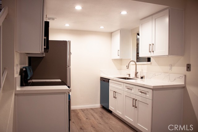 Detail Gallery Image 4 of 16 For 18411 Hatteras St #235,  Tarzana,  CA 91356 - 2 Beds | 2 Baths
