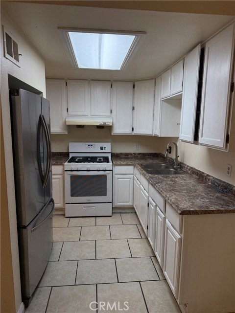 Detail Gallery Image 12 of 21 For 1175 E 9th St, Pomona,  CA 91766 - 3 Beds | 2/1 Baths