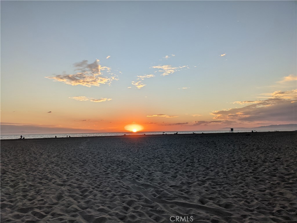 https://media.crmls.org/medias/954f4489-4b23-4685-99d9-a0f14408672d.jpg?preset=X-Large