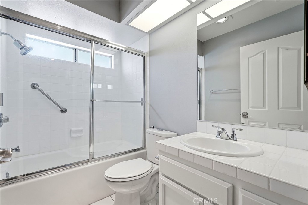 https://media.crmls.org/medias/954f5956-aa53-4877-acb6-a79be5668df5.jpg?preset=X-Large