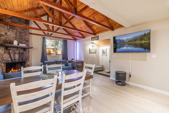 Detail Gallery Image 9 of 35 For 736 W Aeroplane Bld, Big Bear City,  CA 92314 - 3 Beds | 2 Baths