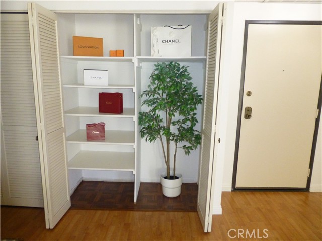 Detail Gallery Image 7 of 37 For 17914 Magnolia Bld #127,  Encino,  CA 91316 - 2 Beds | 2 Baths