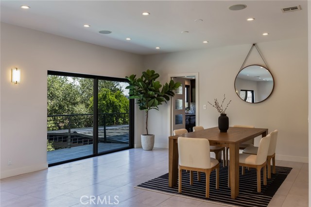 Detail Gallery Image 14 of 62 For 2111 Rimcrest Dr, Glendale,  CA 91207 - 4 Beds | 5 Baths