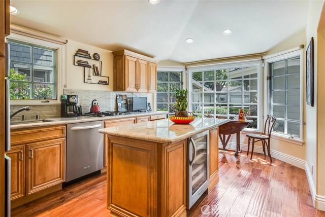 32 Malaga Place, Manhattan Beach, California 90266, 2 Bedrooms Bedrooms, ,1 BathroomBathrooms,Residential,Sold,Malaga,SB17034597