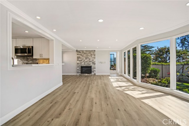 464 LOCUST, Laguna Beach CA: https://media.crmls.org/medias/9552a04c-f492-4e86-8e9c-fbc516251377.jpg