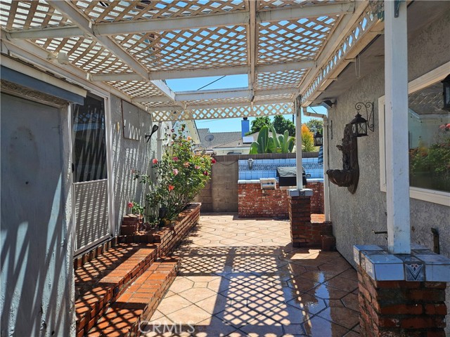 Image 2 of 26 For 6149 Whitewood Ave