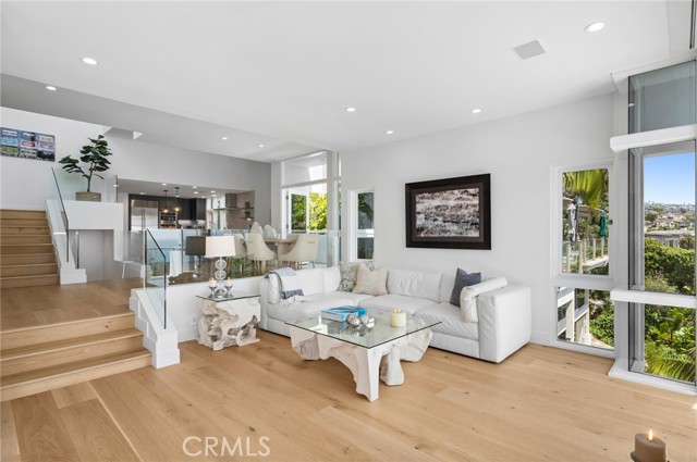 1061 Skyline Drive, Laguna Beach CA: https://media.crmls.org/medias/955329ce-ad32-49dd-9583-ab19cc23568f.jpg