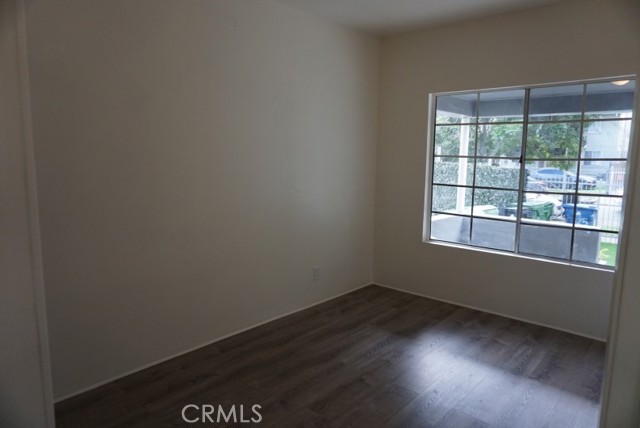 Detail Gallery Image 2 of 13 For 825 W 40th Pl,, Los Angeles,  CA 90037 - 3 Beds | 1 Baths