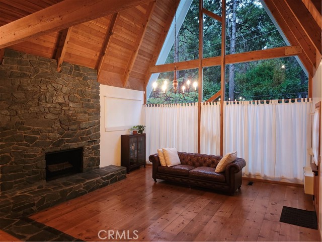 Detail Gallery Image 9 of 12 For 27907 Rainbow Dr, Lake Arrowhead,  CA 92352 - 2 Beds | 2 Baths