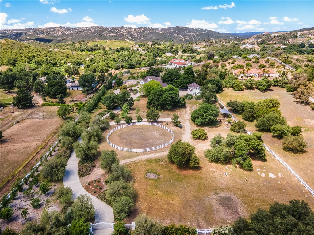 https://media.crmls.org/medias/955727b5-5e92-46bd-8f32-fea030783291.jpg?preset=X-Large