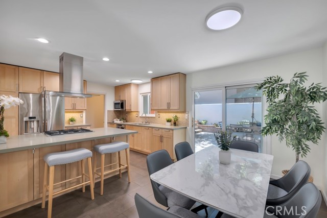 Detail Gallery Image 4 of 19 For 21407 Rios St, Woodland Hills,  CA 91364 - 3 Beds | 2 Baths