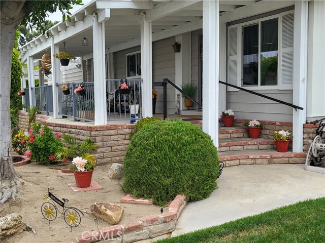 Detail Gallery Image 2 of 20 For 210 Silverlake Dr, Placentia,  CA 92870 - 2 Beds | 2 Baths