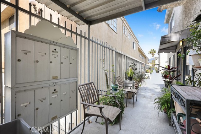 Detail Gallery Image 13 of 15 For 333 Riverdale Dr #8,  Glendale,  CA 91204 - 2 Beds | 1/1 Baths