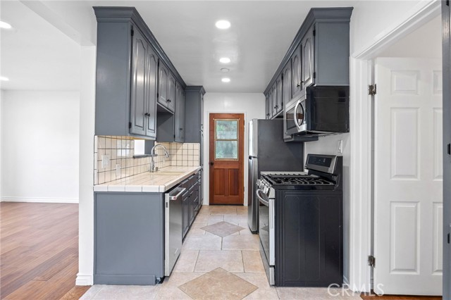 5183 Inglewood Boulevard, Culver City CA: https://media.crmls.org/medias/955b6997-dddf-46b1-b025-8349c53a6f2c.jpg