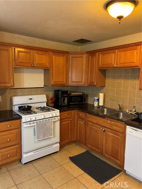 Detail Gallery Image 8 of 19 For 12836 12 #59,  Chino,  CA 91710 - 2 Beds | 1/1 Baths