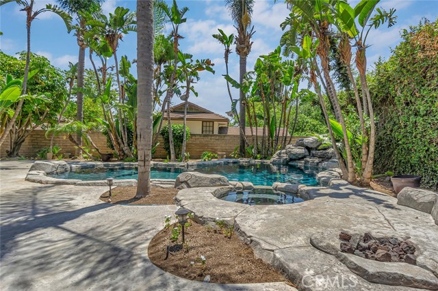 6041 Calle Mirador, Yorba Linda CA: https://media.crmls.org/medias/955b973a-696a-4bb8-98b6-f80aaecb7242.jpg