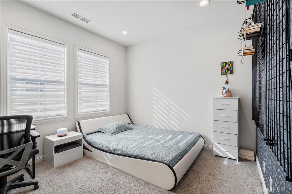 https://media.crmls.org/medias/955bb9d9-d13e-4377-875c-cbf85ba4def4.jpg?preset=X-Large