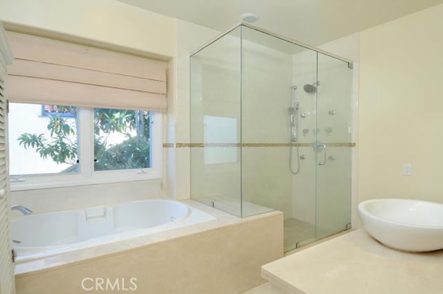 Detail Gallery Image 11 of 17 For 345 Palos Verdes Dr, Palos Verdes Estates,  CA 90274 - 4 Beds | 4 Baths