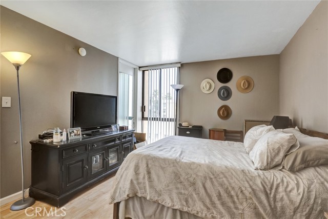 1750 E Ocean Boulevard, Long Beach CA: https://media.crmls.org/medias/955c332d-3163-4494-b18e-019984dfb328.jpg