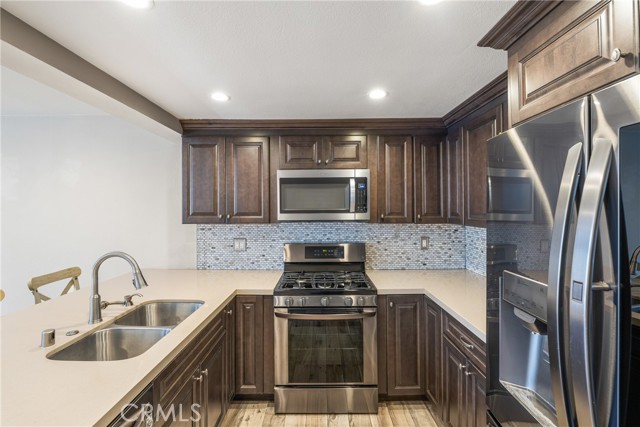 Detail Gallery Image 9 of 32 For 6577 E Camino #5,  Anaheim,  CA 92807 - 3 Beds | 2/1 Baths