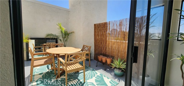 Detail Gallery Image 40 of 57 For 11845 Mayfield Ave #303,  Los Angeles,  CA 90049 - 2 Beds | 2/1 Baths