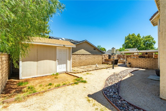 1609 Silvia Avenue, Lancaster CA: https://media.crmls.org/medias/955e46f0-7c7a-49c6-a89e-bdb9758322ae.jpg