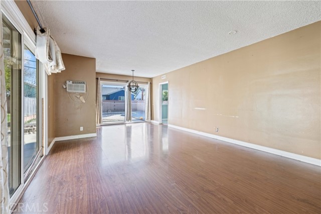 Detail Gallery Image 4 of 21 For 8544 Noble Ave, North Hills,  CA 91343 - 3 Beds | 2 Baths