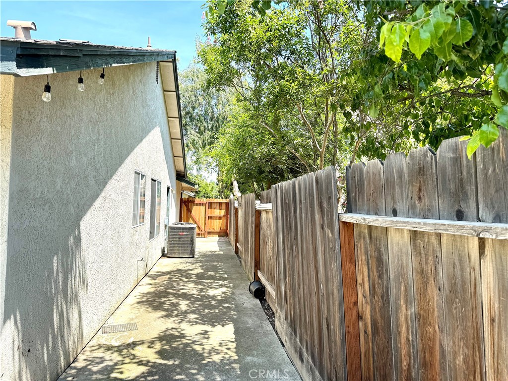 https://media.crmls.org/medias/955ffa8a-3271-4ab5-9444-dfab0b16d41d.jpg?preset=X-Large