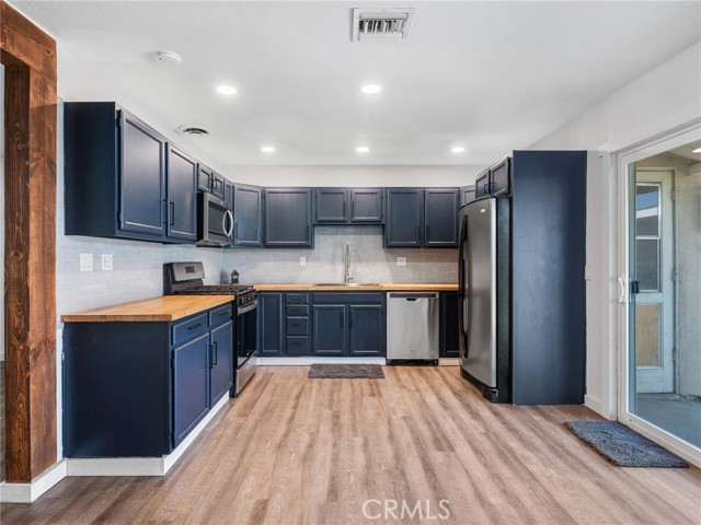 Detail Gallery Image 7 of 27 For 360 W San Bernardino, Rialto,  CA 92376 - 3 Beds | 2 Baths