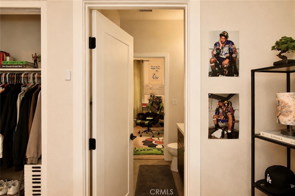 https://media.crmls.org/medias/95603fcb-2c5c-4b56-9b71-39b8fee682c8.jpg?preset=X-Large