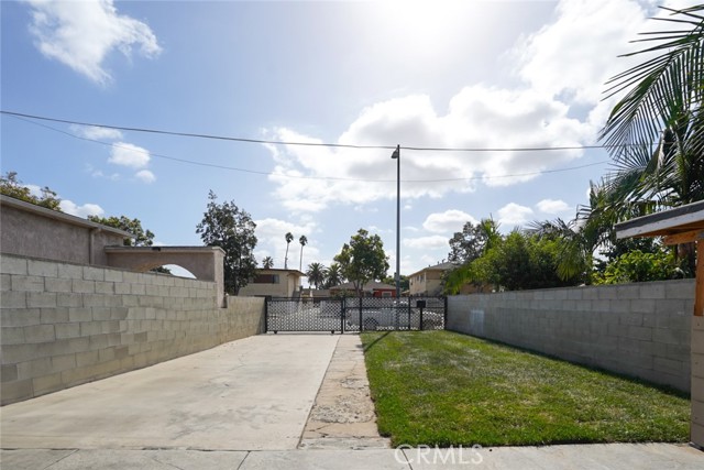 Detail Gallery Image 4 of 19 For 337 E Century, Los Angeles,  CA 90003 - 2 Beds | 1 Baths