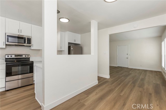 Detail Gallery Image 5 of 19 For 10327 Flora Vista Ave, Bellflower,  CA 90706 - 2 Beds | 1 Baths