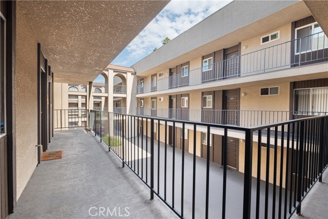 433 S Manhattan, Los Angeles CA: https://media.crmls.org/medias/9561baf3-c895-4693-80b7-e93d933a6161.jpg