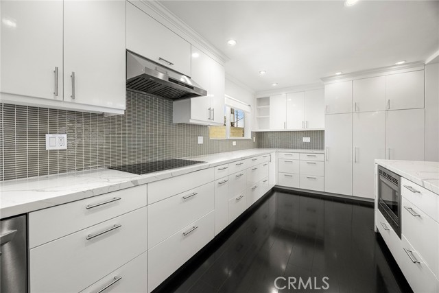 9461 Pier Drive, Huntington Beach CA: https://media.crmls.org/medias/9561ee61-2fdc-4721-af41-34b20c63e8af.jpg