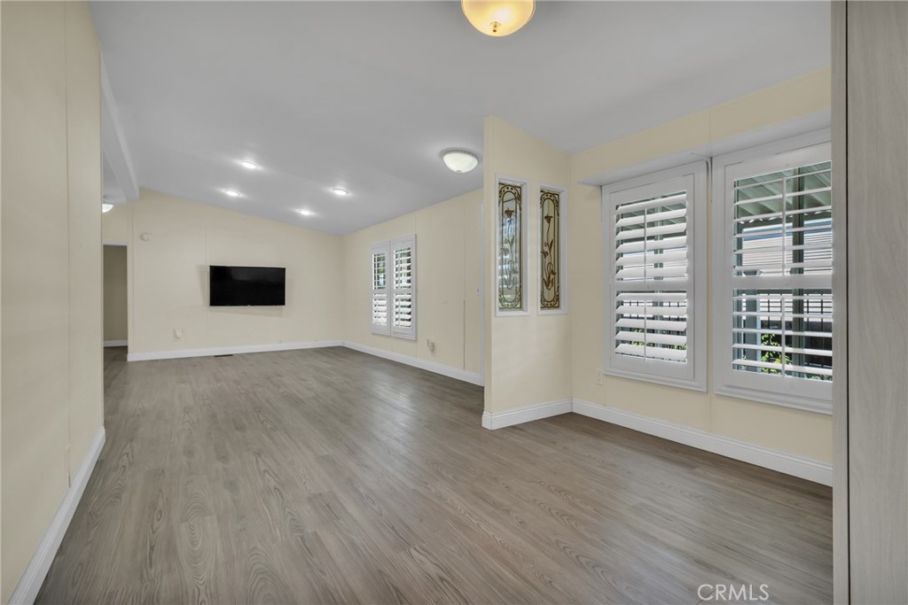 971 Borden - photo 12