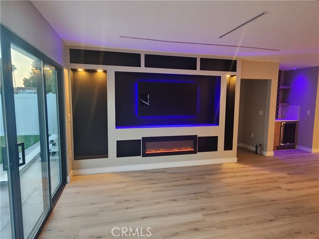 20522 Sherman Way, Winnetka CA: https://media.crmls.org/medias/9564b2eb-baec-4f13-a761-01f148fb9d90.jpg