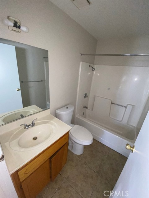 Detail Gallery Image 8 of 18 For 21061 Nisqually Rd #C,  Apple Valley,  CA 92308 - 2 Beds | 2 Baths