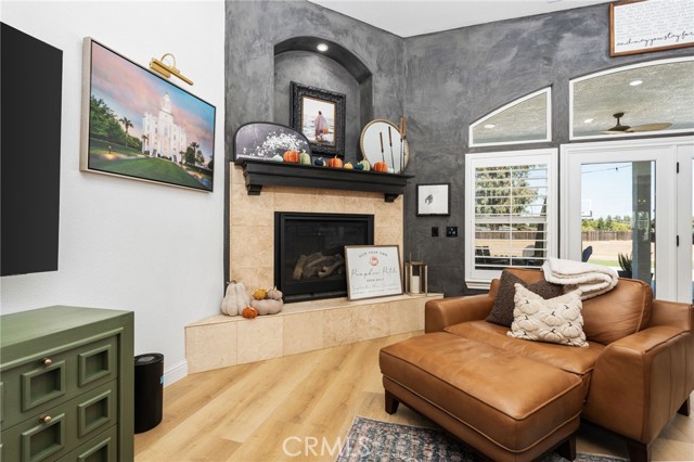 Beautiful gas log fireplace with mantle