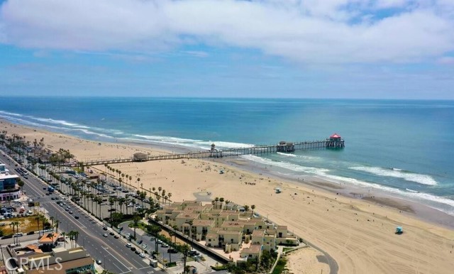 15072 Sussex Circle, Huntington Beach CA: https://media.crmls.org/medias/95666732-edd9-449e-9bd9-305813abc147.jpg