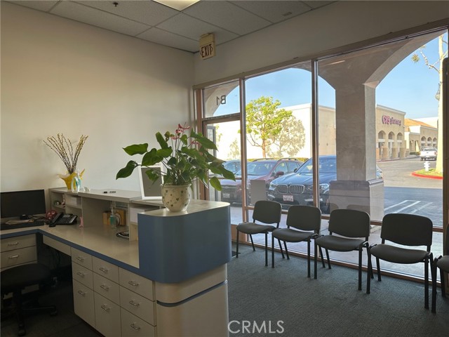 1601 W 17th Street, Santa Ana CA: https://media.crmls.org/medias/9567fd45-ec46-4f96-8eca-9f45852563eb.jpg