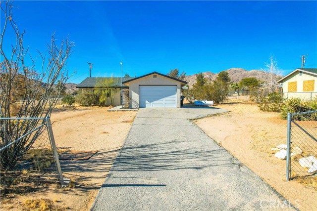 Detail Gallery Image 3 of 47 For 4774 Avenida La Mirada, Joshua Tree,  CA 92252 - 2 Beds | 1 Baths