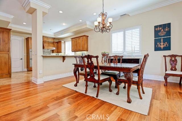 Wonderful space for entertaining! Enjoy your morning coffee at the breakfast bar sitting on a barstool or take advantage of the spacious dining room table for a full breakfast. Wonderful space for entertaining! Enjoy your morning coffee at the breakfast bar sitting on a barstool or take advantage of the spacious dining room table for a full breakfast.
