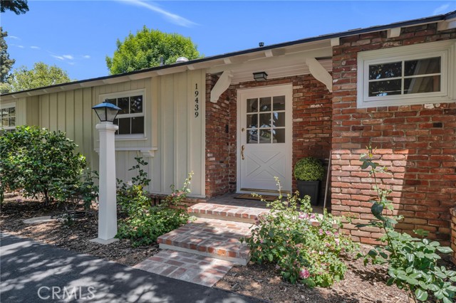 Detail Gallery Image 2 of 50 For 19439 Mayall St, Northridge,  CA 91324 - 4 Beds | 4 Baths