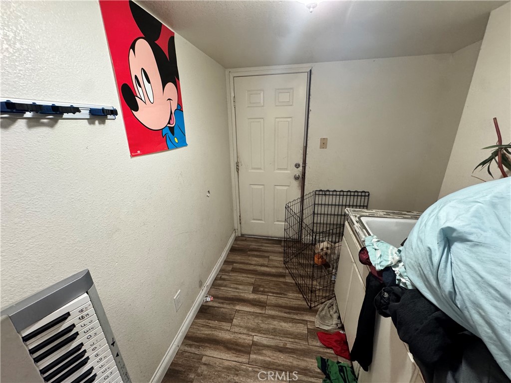 https://media.crmls.org/medias/9569f3e6-04cf-4975-acb4-4cadecdf4cd5.jpg?preset=X-Large