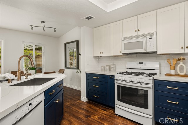 Image 24 of 63 For 28871 Oakview