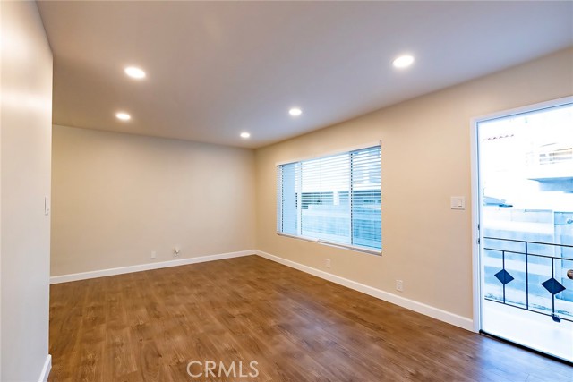 Detail Gallery Image 5 of 18 For 113 a N Lucia Ave, Redondo Beach,  CA 90277 - 2 Beds | 1 Baths