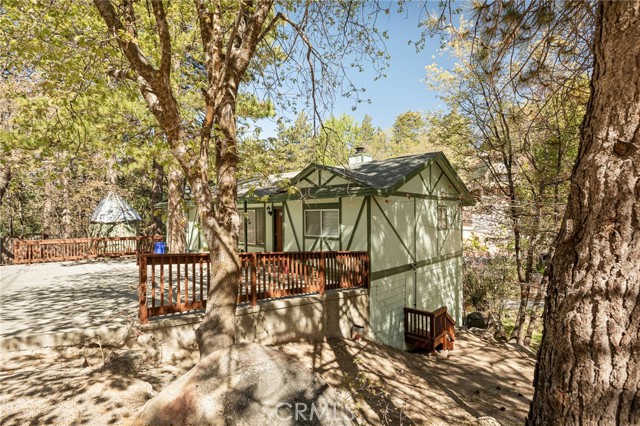 Detail Gallery Image 2 of 26 For 32296 Fern Dr, Running Springs,  CA 92382 - 5 Beds | 3 Baths